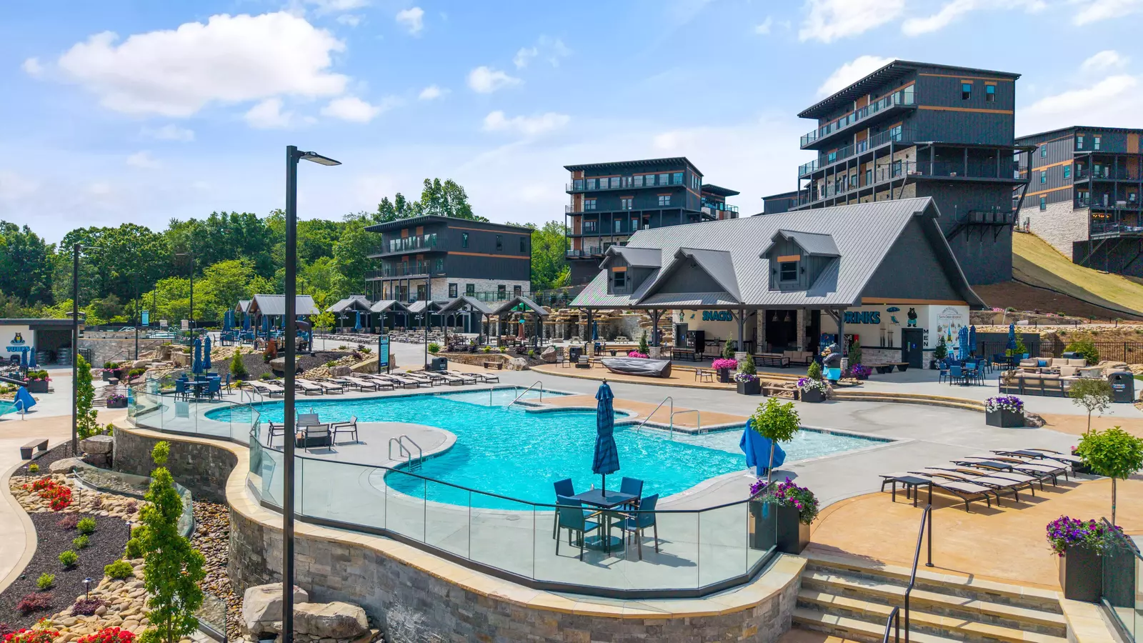 Pool, lodge, and mountain vacation homes at Rambling River Waterpark
